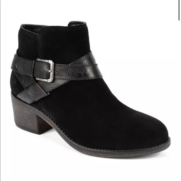 White Mountain Shoes - HP! 🥳 White Mountain Booties NWOB